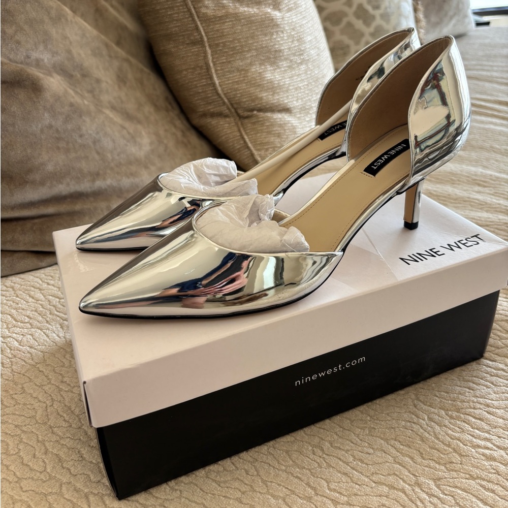 Arive Pointy Toe Pumps